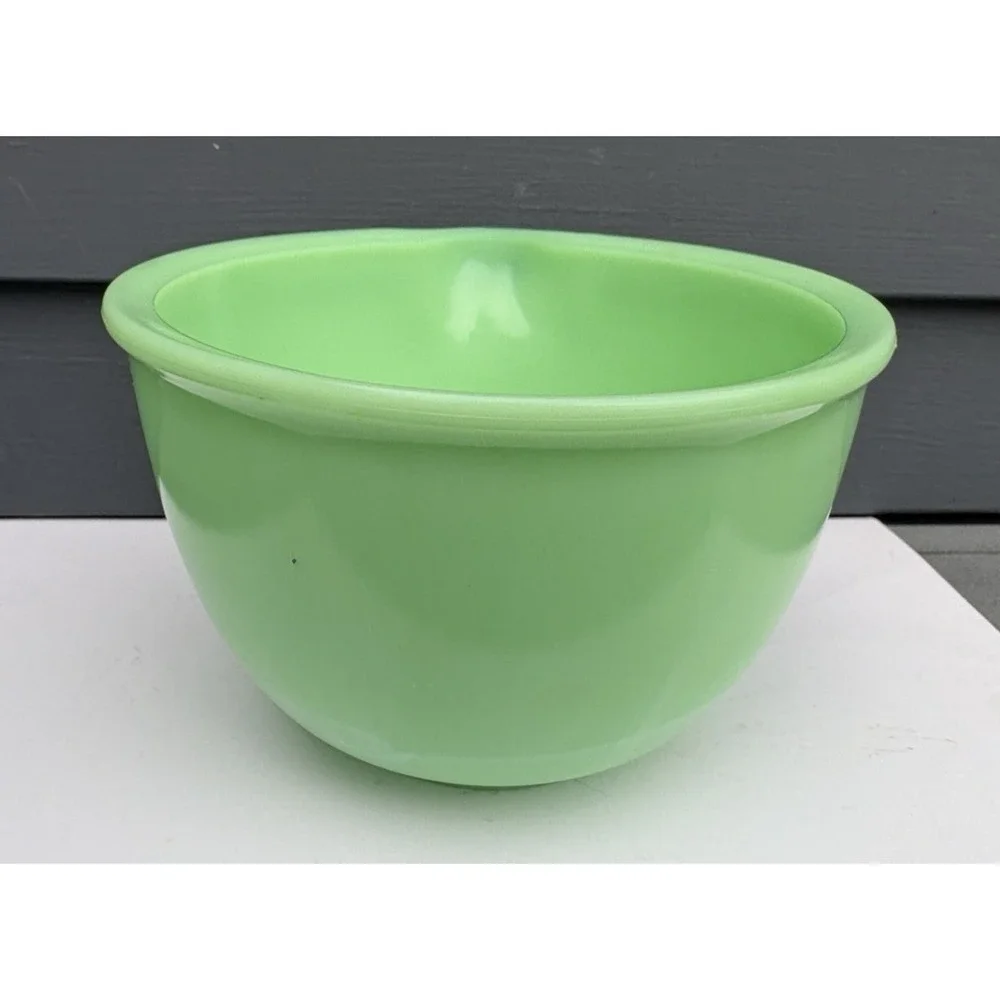 Vintage kitchen jadeite green milk glass mixing bowl 6.5